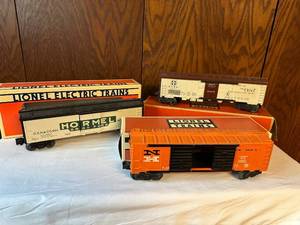 lot 276 image: Set of 3 Lionel Electric Train Box Cars with Original Boxes