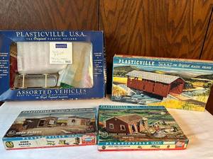 lot 287 image: Vintage Plasticville U.S.A. Assorted HO Scale Kits with Original Boxes