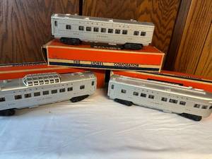 lot 288 image: Set of 3 Vintage Lionel Lines Train Cars with Original Boxes