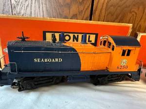 lot 289 image: Vintage Lionel Seaboard 6250 Diesel Switcher Locomotive