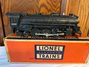 lot 292 image: 2 Piece Set - Vintage Lionel No. 2037 Steam Locomotive with Smoke Chamber and Model 6026W Tender with Whistle