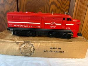 lot 294 image: Vintage 2 Piece Set - Lionel Minneapolis & St. Louis Diesel Locomotive No. 229 with Box and Lionel 229 Minneapolis & St. Louis Alco Diesel B Unit