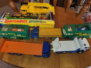 lot 316 image: Lot of 5 Matchbox Super Kings Toy Trucks