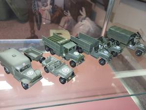 lot 320 image: Collection of 6 Diecast Military Vehicles