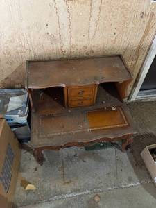 lot 337 image: Antique Wooden Vanity Desk with Storage Drawers