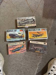 lot 340 image: Collection of 5 Vintage Model Aircraft Kits