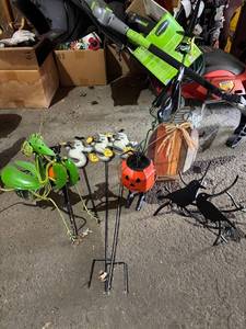 lot 363 image: Assorted Outdoor Halloween Decorations with Ghosts and Pumpkin