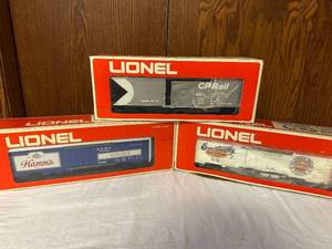 lot 396 image: Set of 3 Lionel Vintage Box Cars - Hamms Beer, CP Rail, Gold Medal Flour