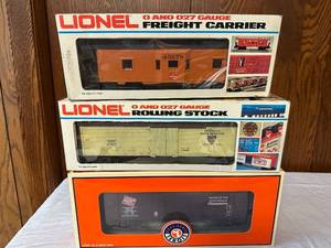 lot 397 image: Collection of 3 Lionel O and O27 Gauge Model Trains