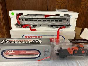 lot 402 image: Collection of 3 Williams Electric Train Models Great Northern, M&StL, and Chicago & North Western