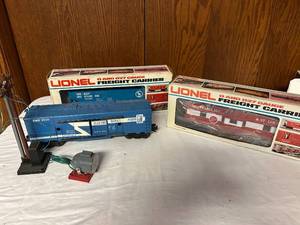 lot 420 image: Lionel O and 027 Gauge Freight Carrier Set