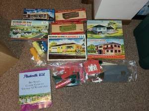 lot 439 image: Vintage O Scale Plasticville Model Kit Collection with Classic Guide