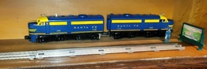 lot 445 image: Vintage Santa Fe Model Train Set with Tracks and Accessories