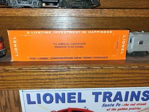 lot 448 image: Vintage Lionel Trains Set with Burlington Engine and Cars