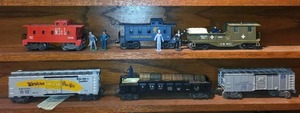 lot 458 image: Collection of Lionel Train Cars with Figures