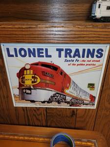 lot 460 image: Collection of Vintage Lionel Trains Memorabilia
