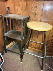 lot 462 image: Vintage Metal Shelving Unit and Wooden Top Bar Stool Set