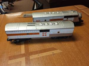 lot 469 image: Vintage New Haven Railroad Diesel Locomotive Train Set