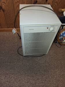 lot 470 image: Kenmore Humidistat Dehumidifier with Adjustable Control