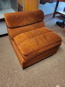 lot 476 image: Vintage Mid-Century Modern Orange Velvet Lounge Chair
