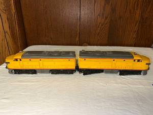 lot 484 image: Pair of Vintage 2023 Union Pacific Lionel Model Train Locomotives