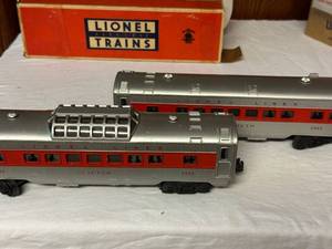 lot 485 image: Set of 2 Lionel Lines Vintage Toy Train Cars with Original Box