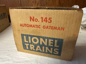 lot 489 image: Vintage Lionel Trains No. 145 Automatic Gateman with Original Box