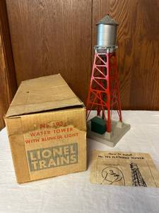 lot 490 image: Vintage Lionel No. 193 Water Tower with Blinker Light