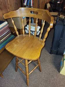 lot 504 image: Wooden Bar Stool with Spindle Back Design