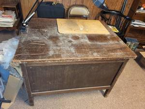 lot 506 image: Vintage Wooden Desk with Attached Lamp and Storage Drawers