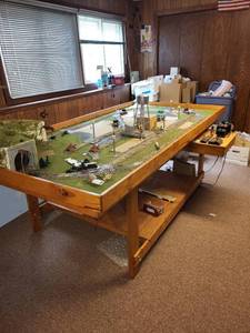 lot 507 image: Model Railroad Layout Table Set with Tracks and Accessories