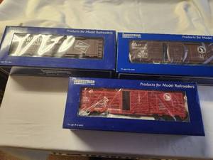 lot 12 image: Set of 3 Industrial Rail 027 Gauge Model Train Cars