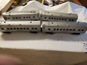 lot 17 image: Set of 4 Lionel Lines Passenger Cars with Detailed Design
