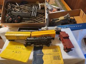lot 18 image: 1948 Lionel Train Set #1655 Complete with Tracks and Accessories