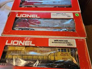lot 29 image: Set of 3 Lionel Model Trains Santa Fe F-3 and Union Pacific U36B