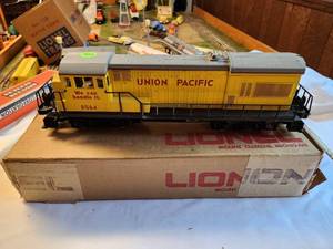 lot 122 image: Lionel Union Pacific 8564 Diesel Locomotive Train Model