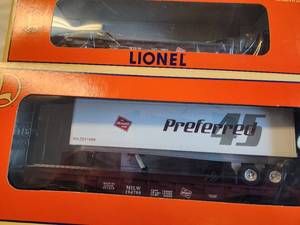 lot 133 image: Set of 3 Lionel Milwaukee Road Model Train Cars in Original Boxes