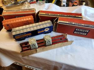 lot 139 image: Lionel Die-Cast Train Collection with Radioactive Waste Cars