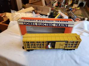 lot 140 image: Lionel Electric Trains Foghorn Leghorn Poultry Car 6-16739