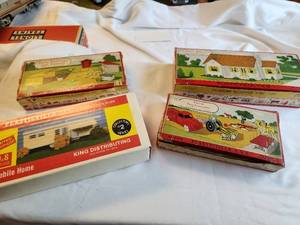 lot 145 image: Collection of 4 Vintage Plastructville USA Model Kits