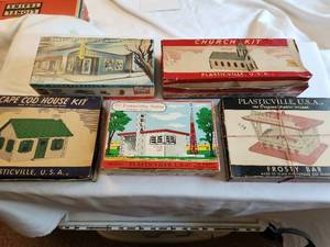 lot 146 image: Vintage Plasticville Model Kits Collection