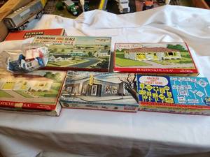 lot 148 image: Plasticville U.S.A. OS Scale Model Lot with Buildings and Signs