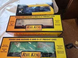 lot 149 image: Set of 3 O-27 Scale Freight Cars - Rail King Great Northern & K-Line MILW