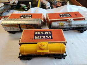 lot 151 image: Lionel Train Post-War Era Tank Cars - No. 6015 Tank, No. 6555 Tank, and 3473 W.P. Box Car with Original Boxes