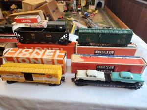 lot 158 image: Set of Lionel Electric Trains with Original Boxes