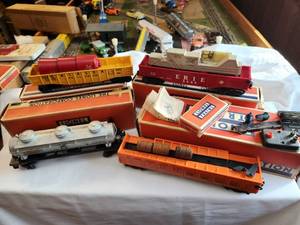 lot 161 image: Lionel Train Car Collection Alaska Gondola, Erie Flatcar, & Accessories