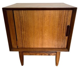 lot 52D image: Mid Century Side  Accent Table  need to update