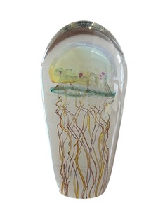 lot 101 image: Richard Satava Art Glass Moon Jellyfish Sculpture