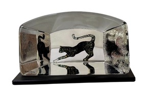 lot 17A image: Kosta Boda Crystal Cat Figurine By Bertil Vallien on Black Base