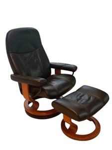 lot 14 image: Stressless Leather Recliner with Ottoman